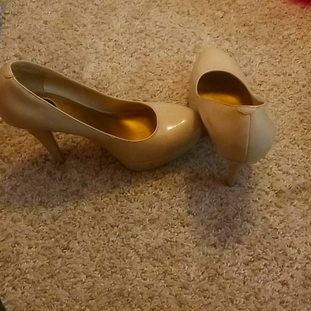 Beautiful gold lining heels